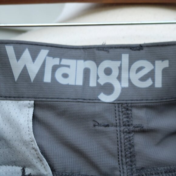 Wrangler Big & Tall Grey Quick Dry Hidden Inside Elastic Waistband Shorts Sz 42 - Picture 7 of 8